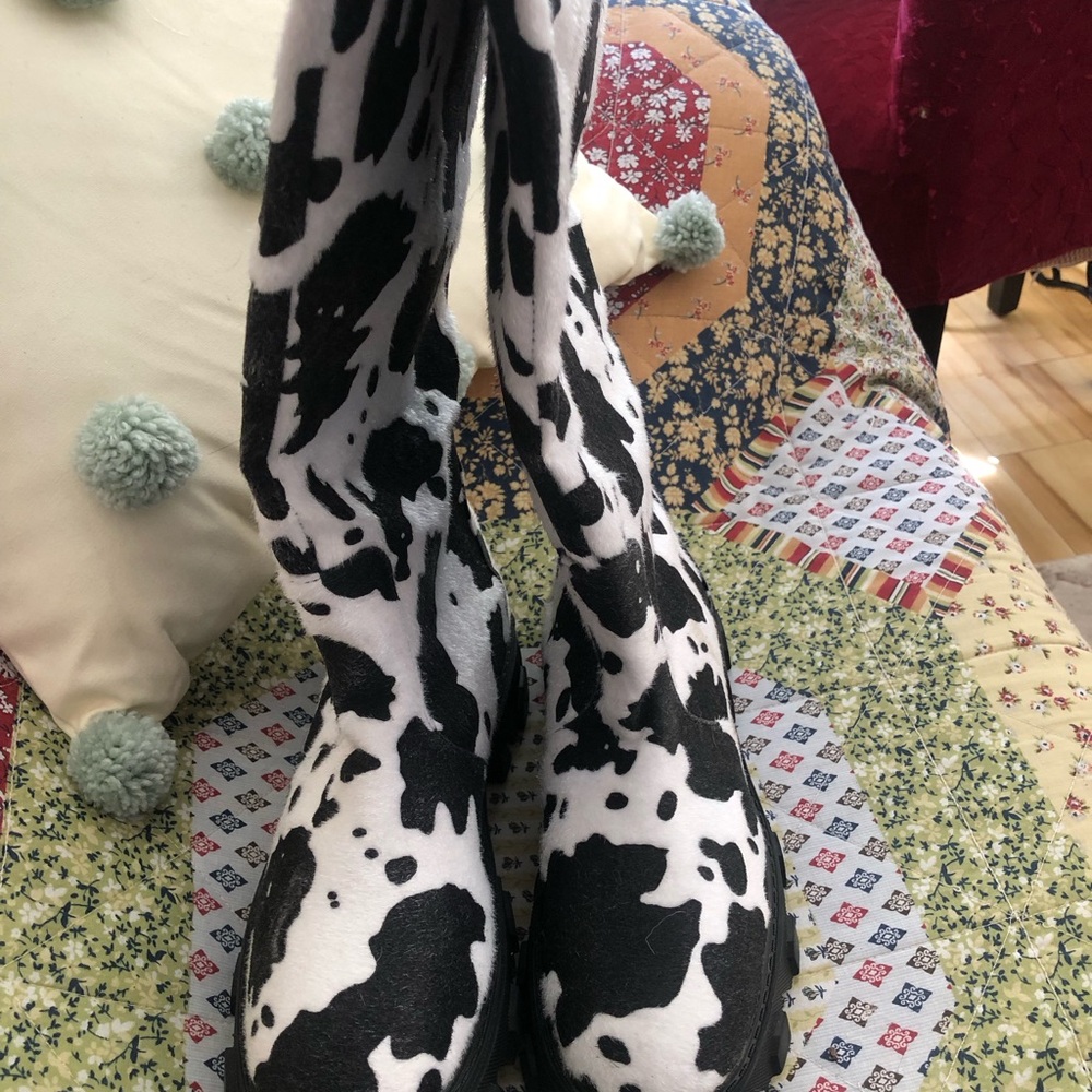 Black and White Cow Print Boots fabulous fun size 7 women’s